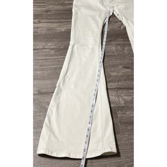 Free People Penny Stretch Pull-On Mid Rise Flare Jeans Worn White SZ 29 (28x33) - Picture 10 of 11
